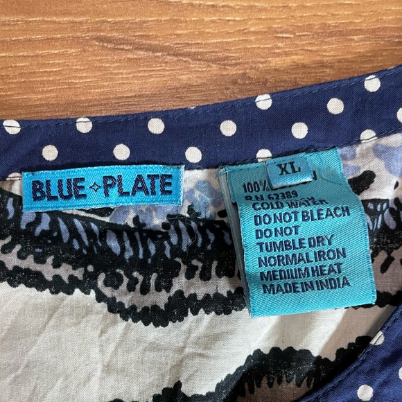 Pull over Blouse - Picture 7 of 9